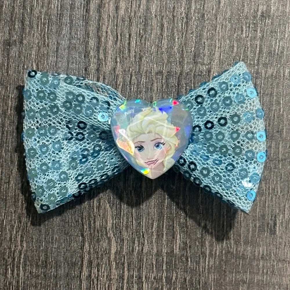 💞 New Disney Frozen Queen Elsa Blue Heart Jewel & Sequin Bow Hair Clip